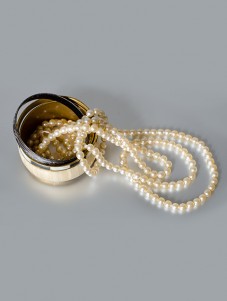  Pearl necklace and other jewelry